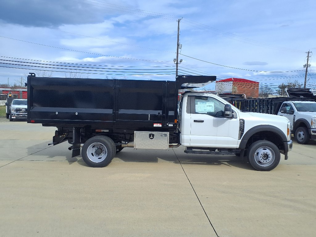 2024 Ford F-550 photo 2
