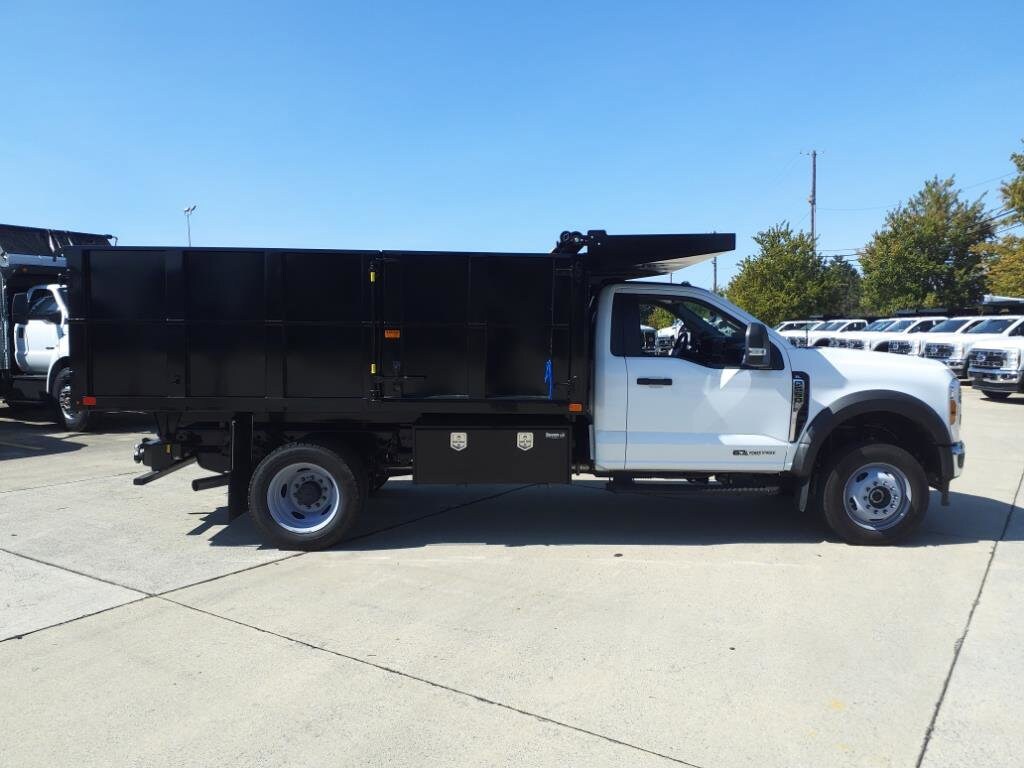 2024 Ford F-550 photo 2