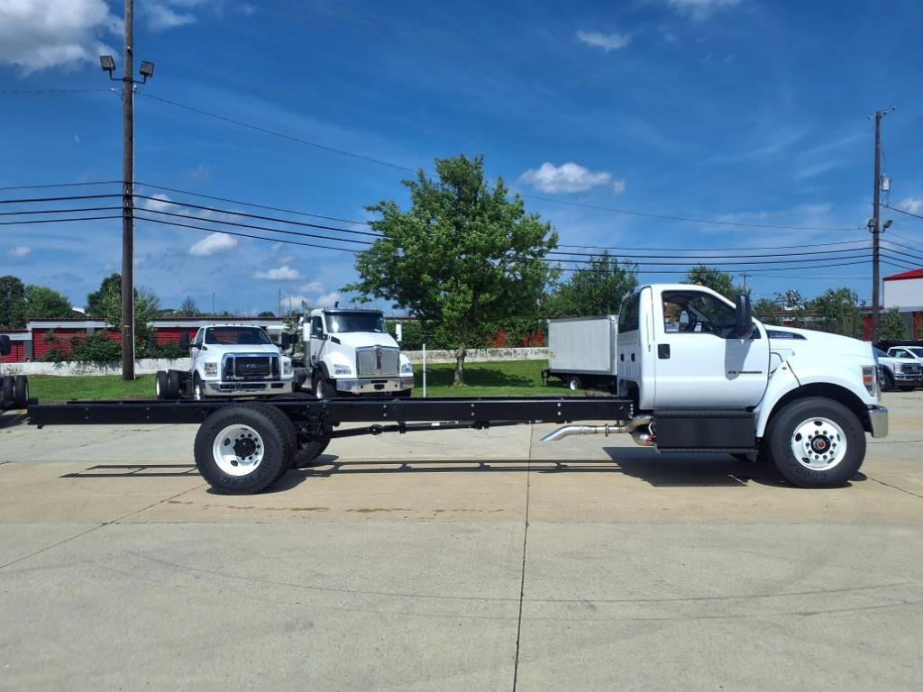 2026 Ford F-750 Base Regular Cab photo 2