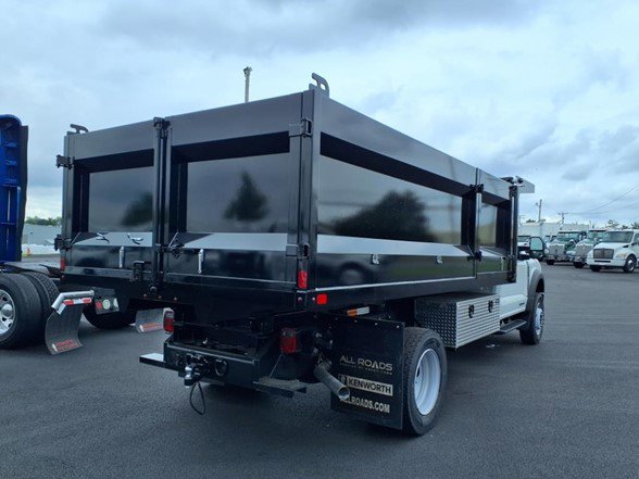 2025 Ford F-600 photo 2