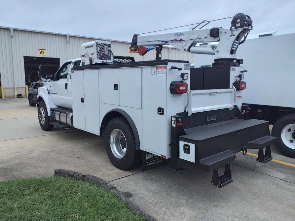 2025 Ford F-750 Base photo 3