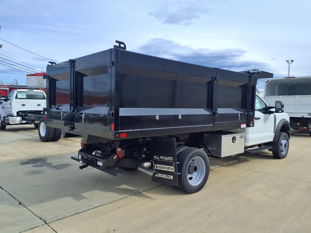 2024 Ford F-550 photo 3