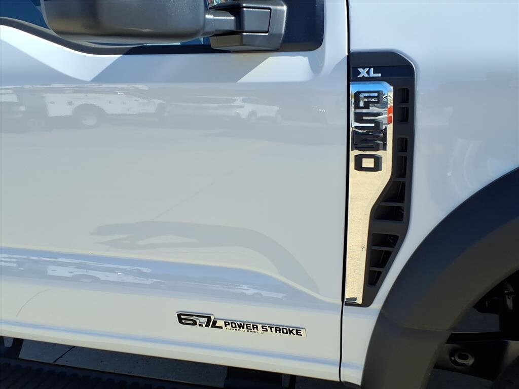 2026 Ford F-550 XL photo 3