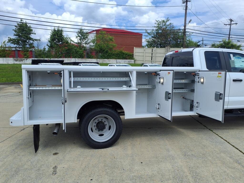 2024 Ford F-550 photo 3