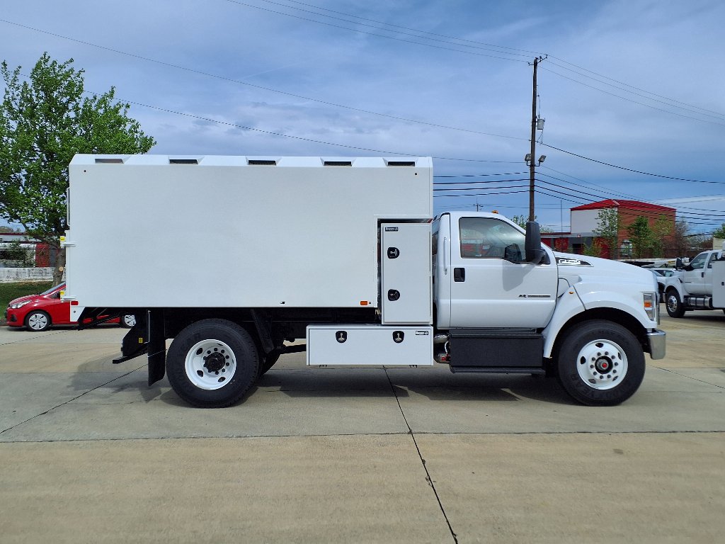2025 Ford F-750 Base Regular Cab photo 2