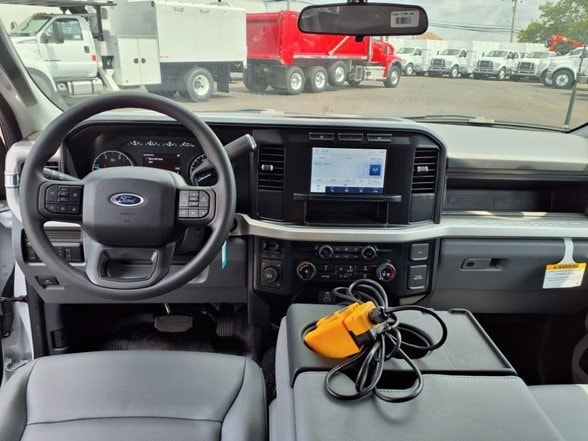2024 Ford F-550 Super Duty Chassis Cab XL - Photo 9