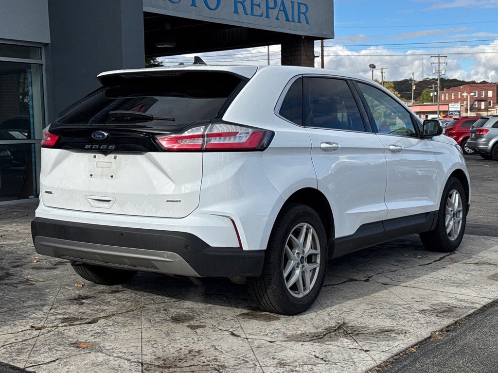 2022 Ford Edge SEL photo 3