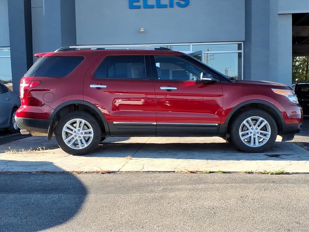 2015 Ford Explorer XLT photo 2