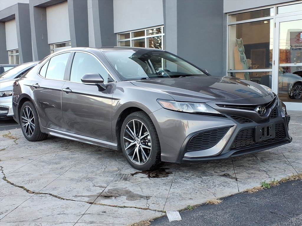 2024 Toyota Camry SE's photo