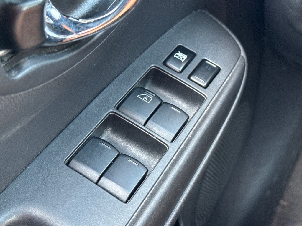 2016 Nissan Versa Sedan SV - Photo 17