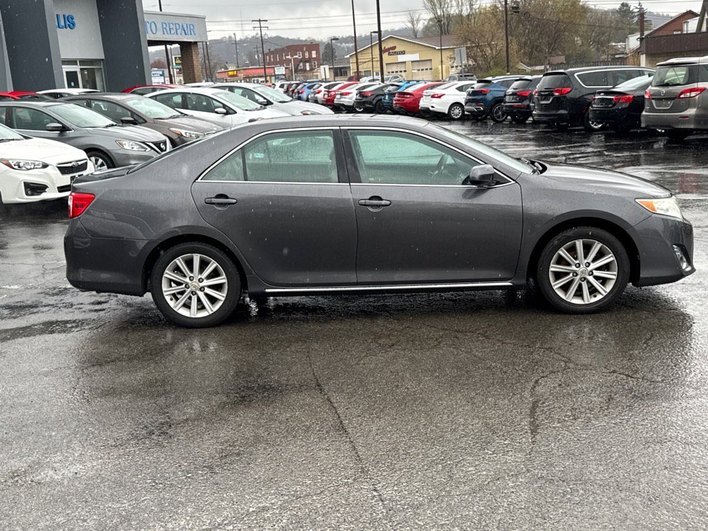 2012 Toyota Camry XLE photo 2