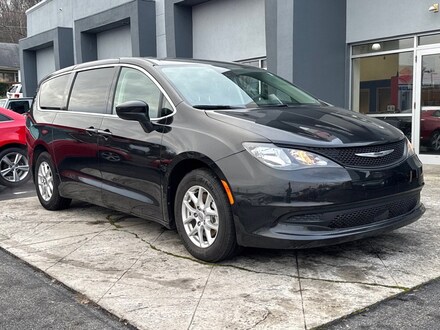 2023 Chrysler Voyager LX Van Passenger Van