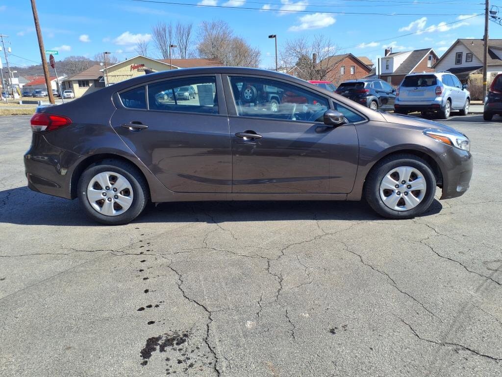 2017 Kia Forte LX photo 2