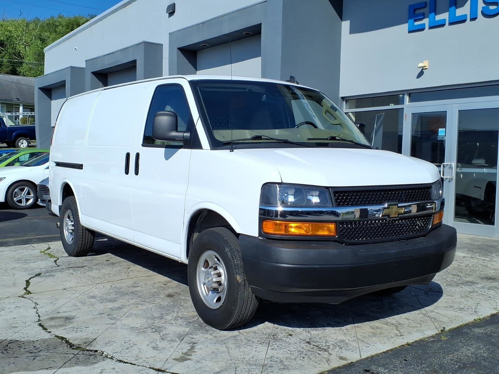2021 Chevrolet Express 3500 Work Van HD's photo