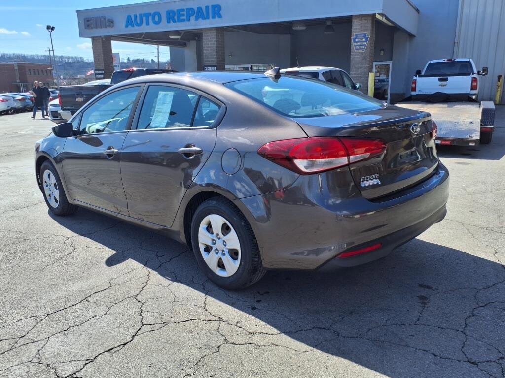 2017 Kia Forte LX photo 4