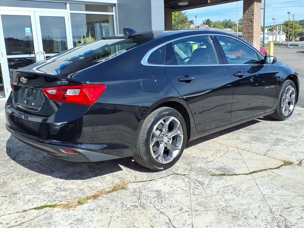 2024 Chevrolet Malibu 1LT photo 2