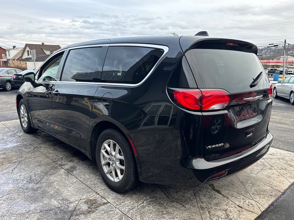 2023 Chrysler Voyager LX photo 4