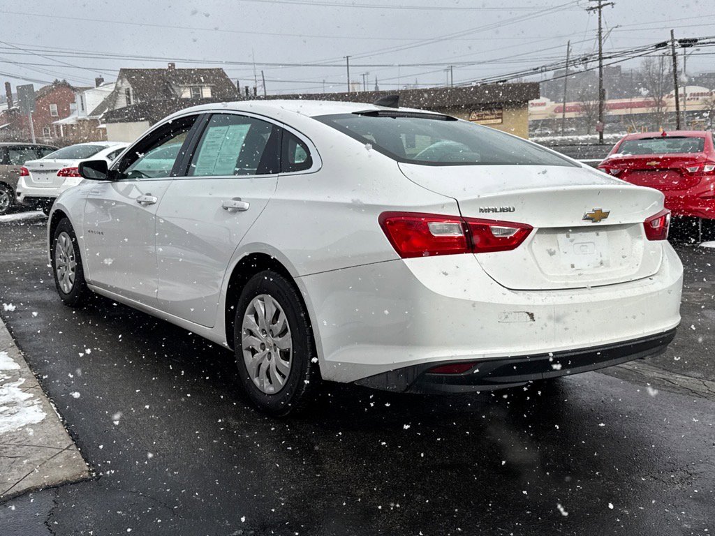 2016 Chevrolet Malibu L photo 4