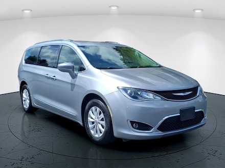 2018 Chrysler Pacifica Touring L Van