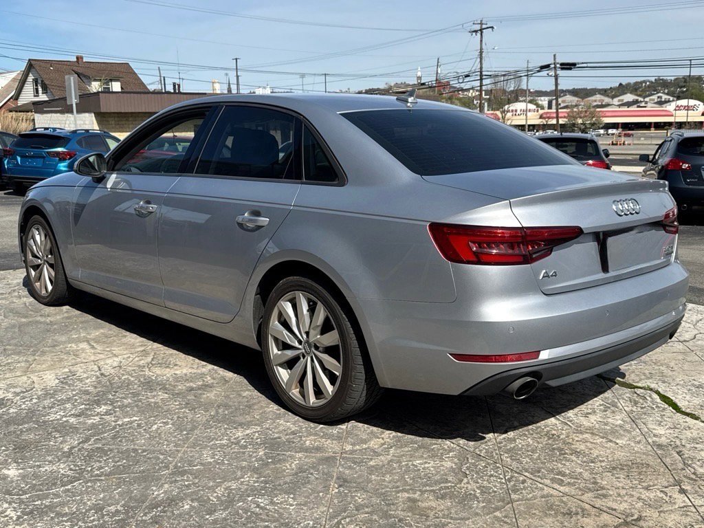 2017 Audi A4 2.0T Premium photo 4
