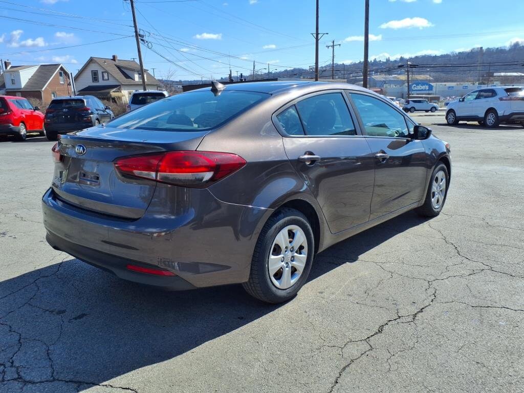 2017 Kia Forte LX photo 3