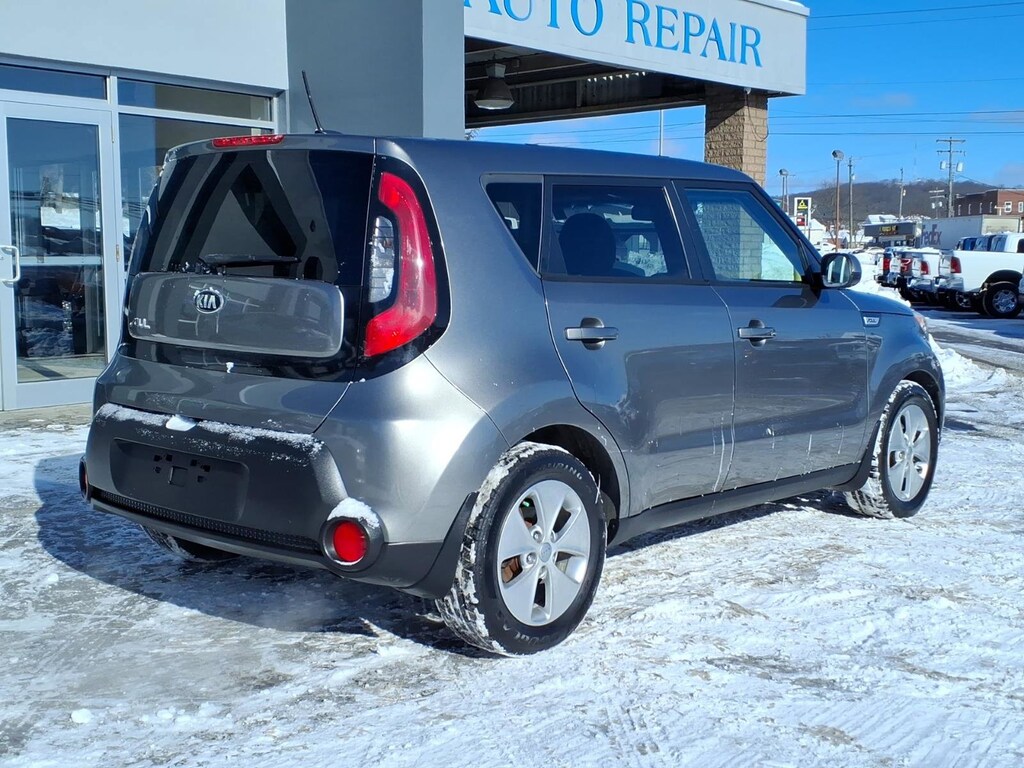 Used 2016 Kia Soul Base FWD Hatchback