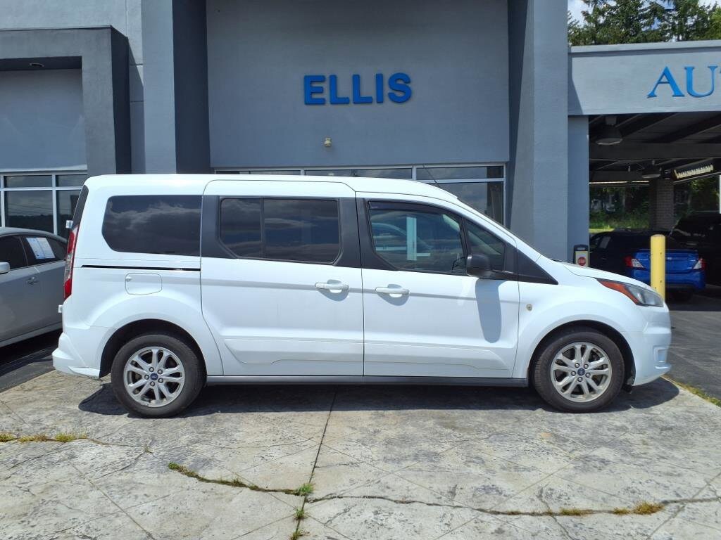 2021 Ford Transit Connect XLT Wagon Passenger photo 2