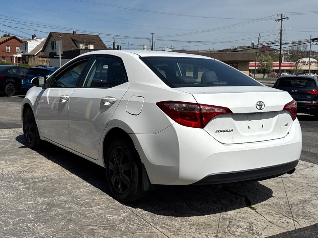 2017 Toyota Corolla LE photo 4