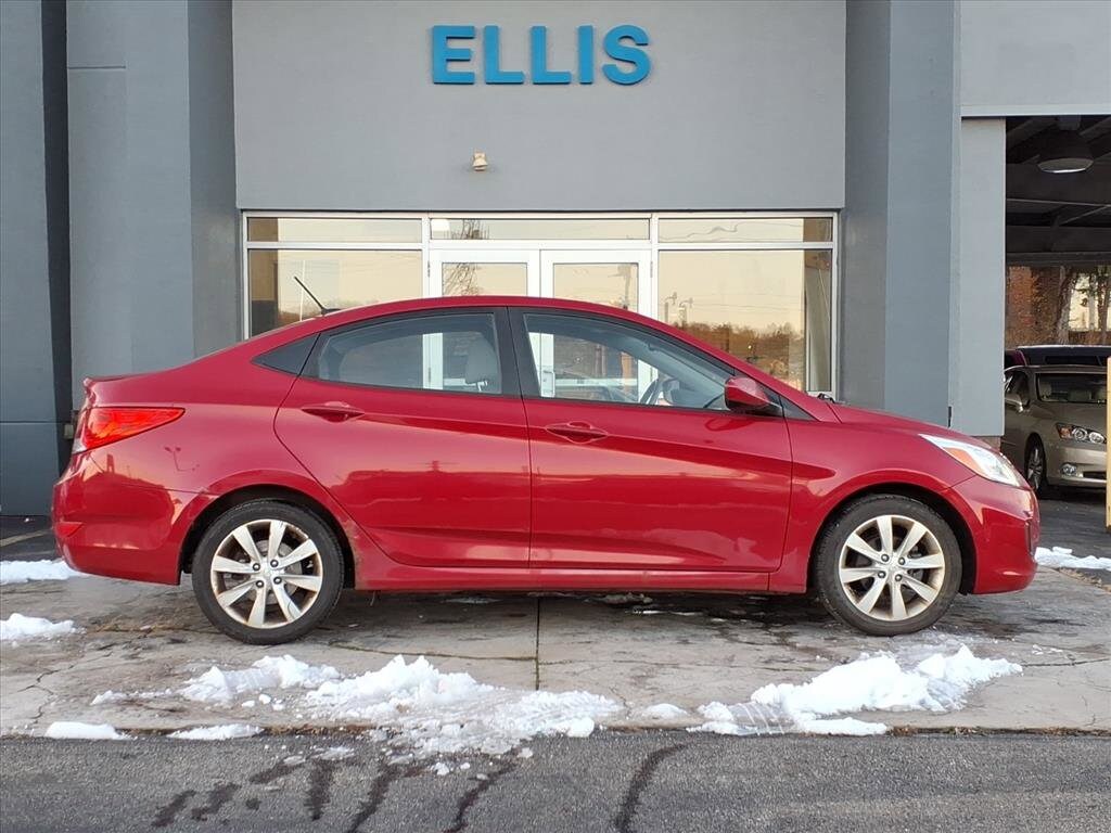 2014 Hyundai Accent SE GLS photo 2