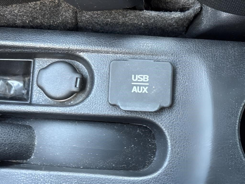 2016 Nissan Versa Sedan SV - Photo 13