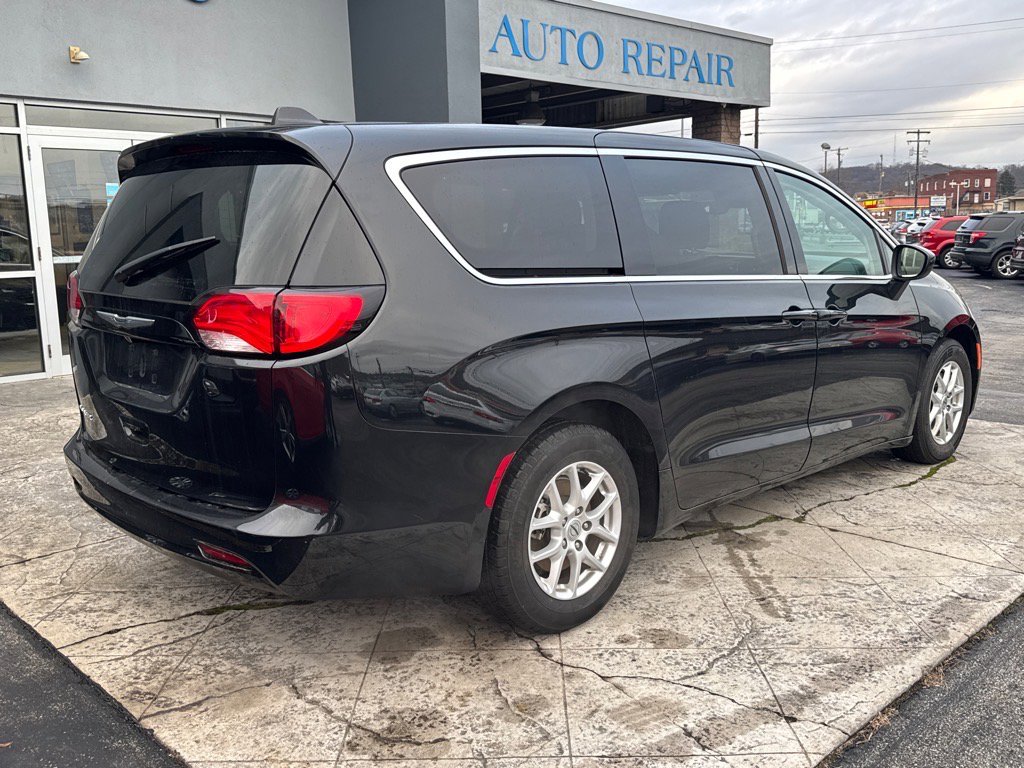2023 Chrysler Voyager LX photo 3