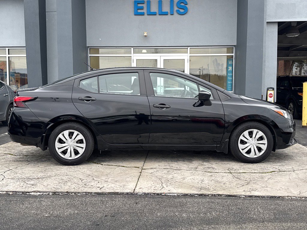 2020 Nissan Versa 1.6 S photo 2