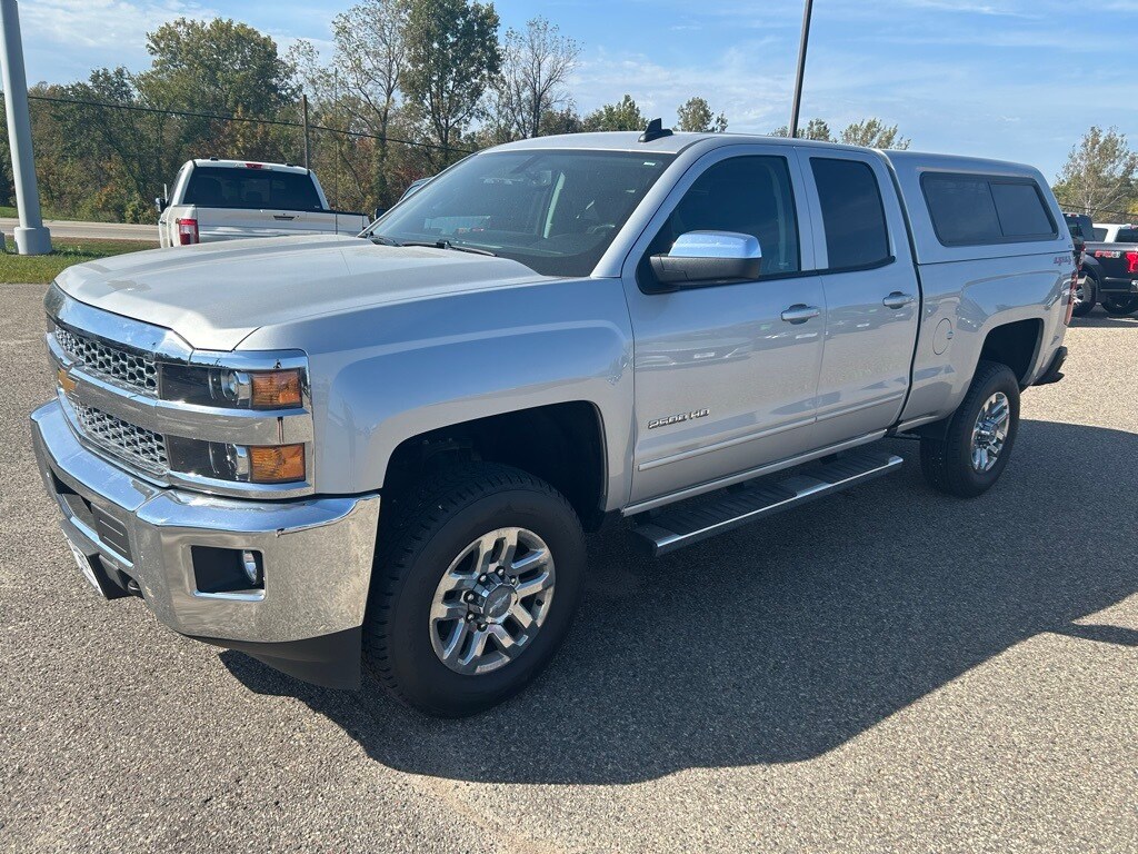 2019 Chevrolet Silverado 2500HD LT photo 3