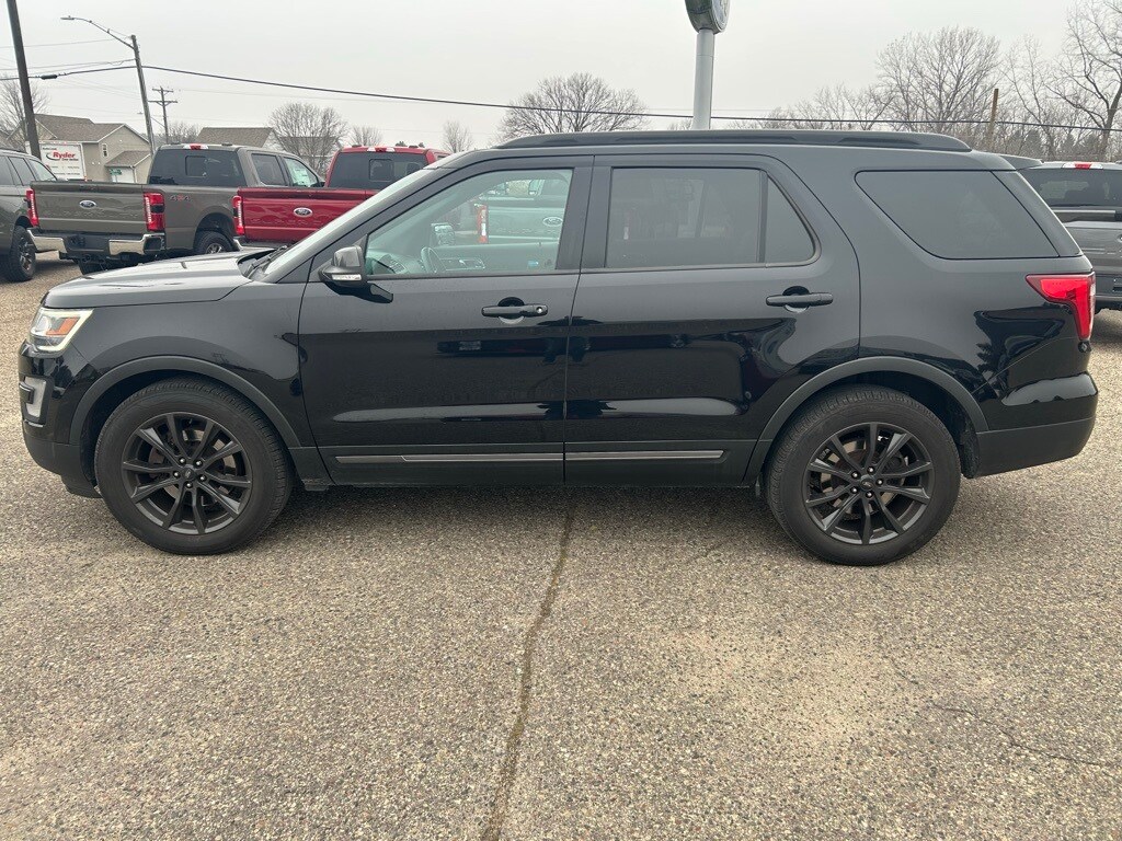 2017 Ford Explorer XLT photo 2