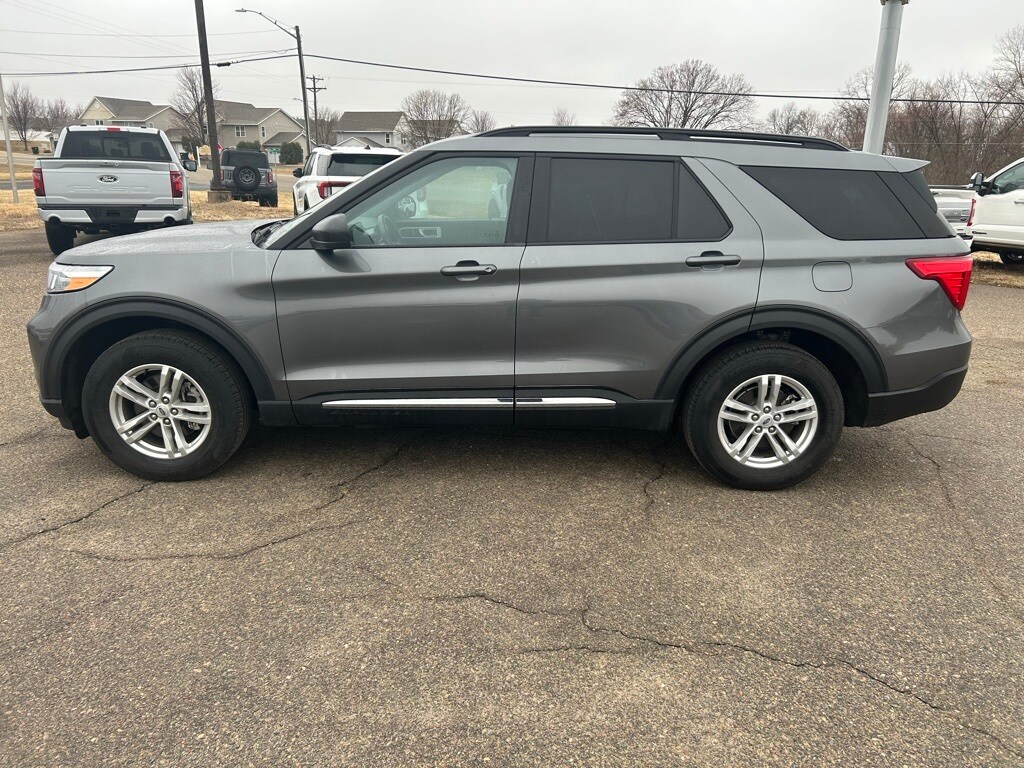 2023 Ford Explorer XLT photo 2
