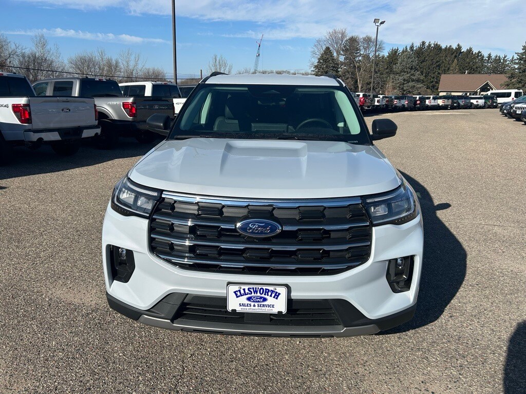 2026 Ford Explorer photo 2
