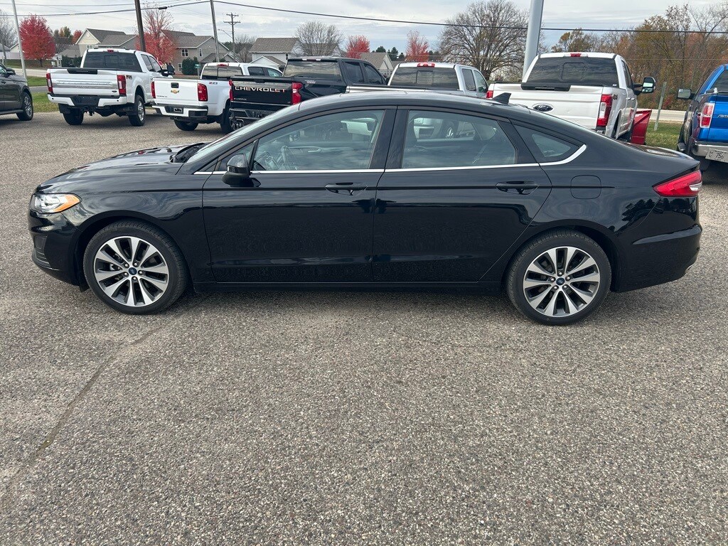 2019 Ford Fusion SE photo 3