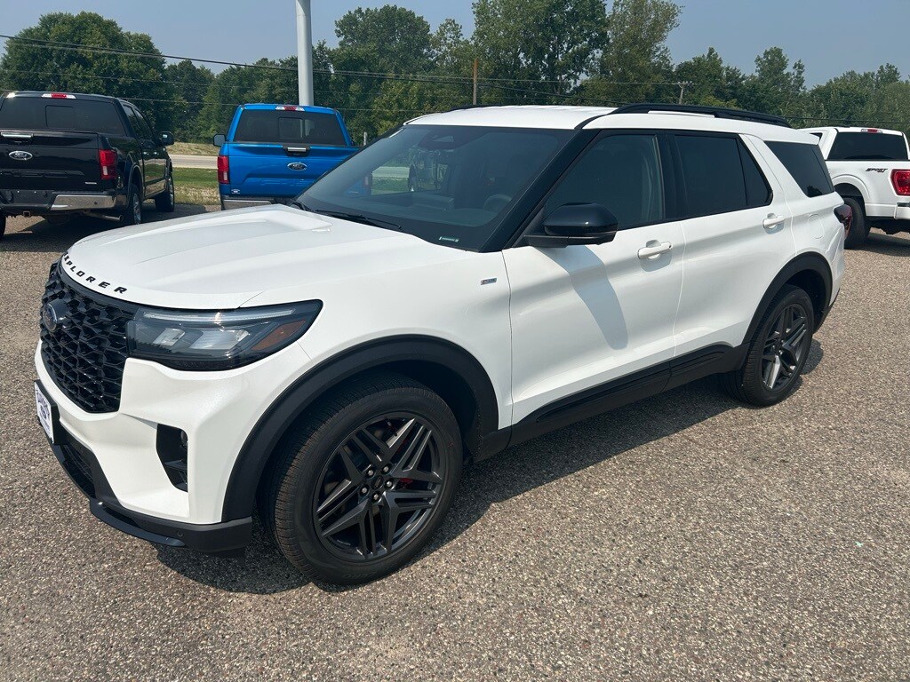 2025 Ford Explorer ST-Line photo 2
