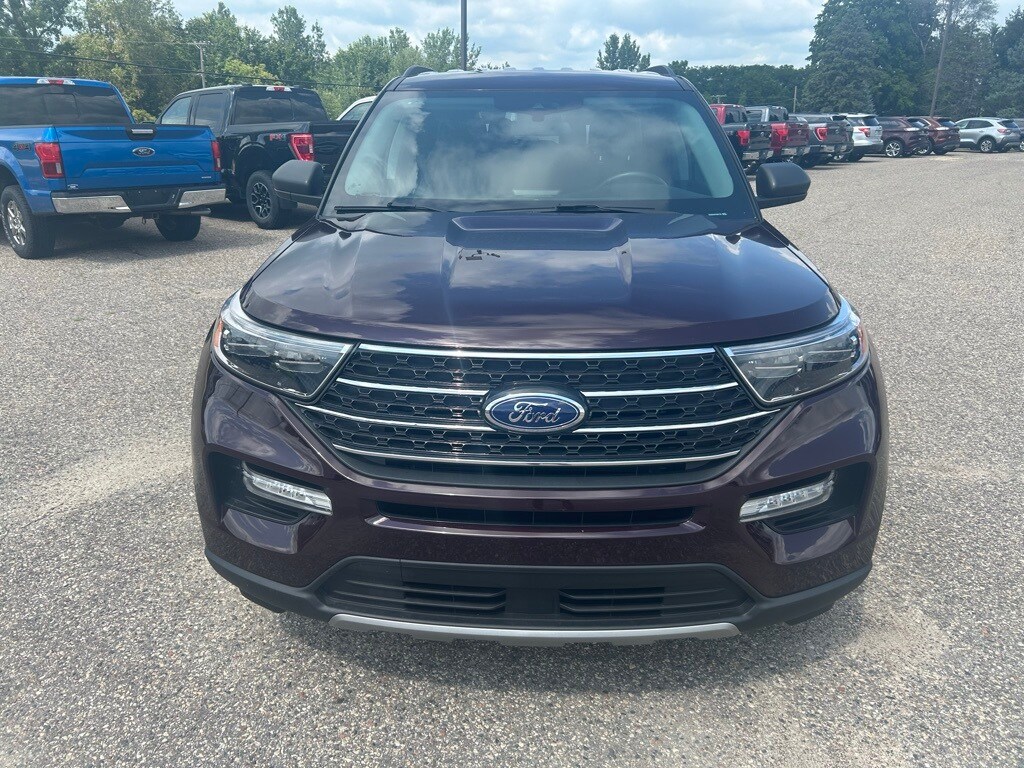 2023 Ford Explorer XLT photo 2