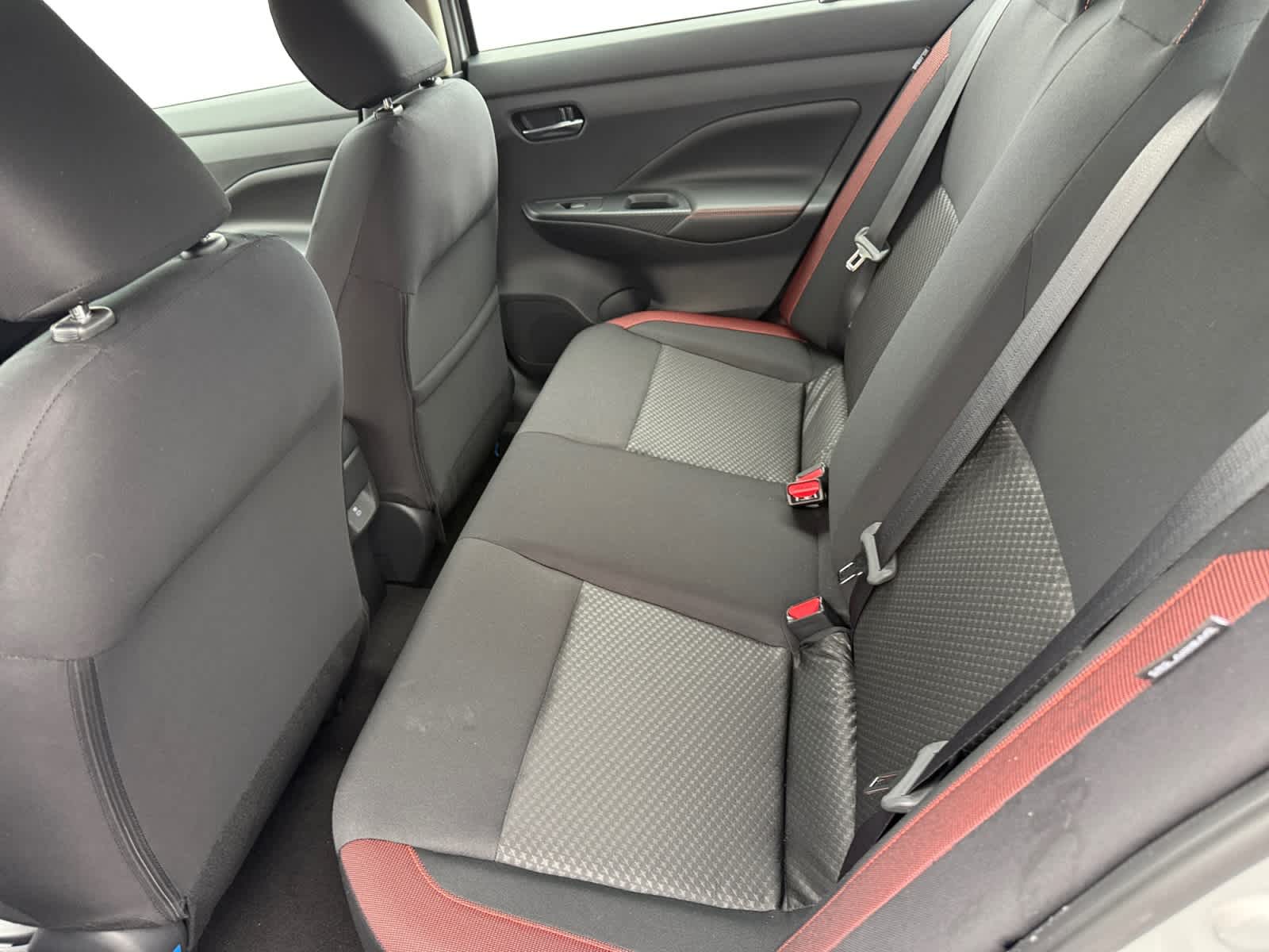 2025 Nissan Versa Sedan SR - Photo 13