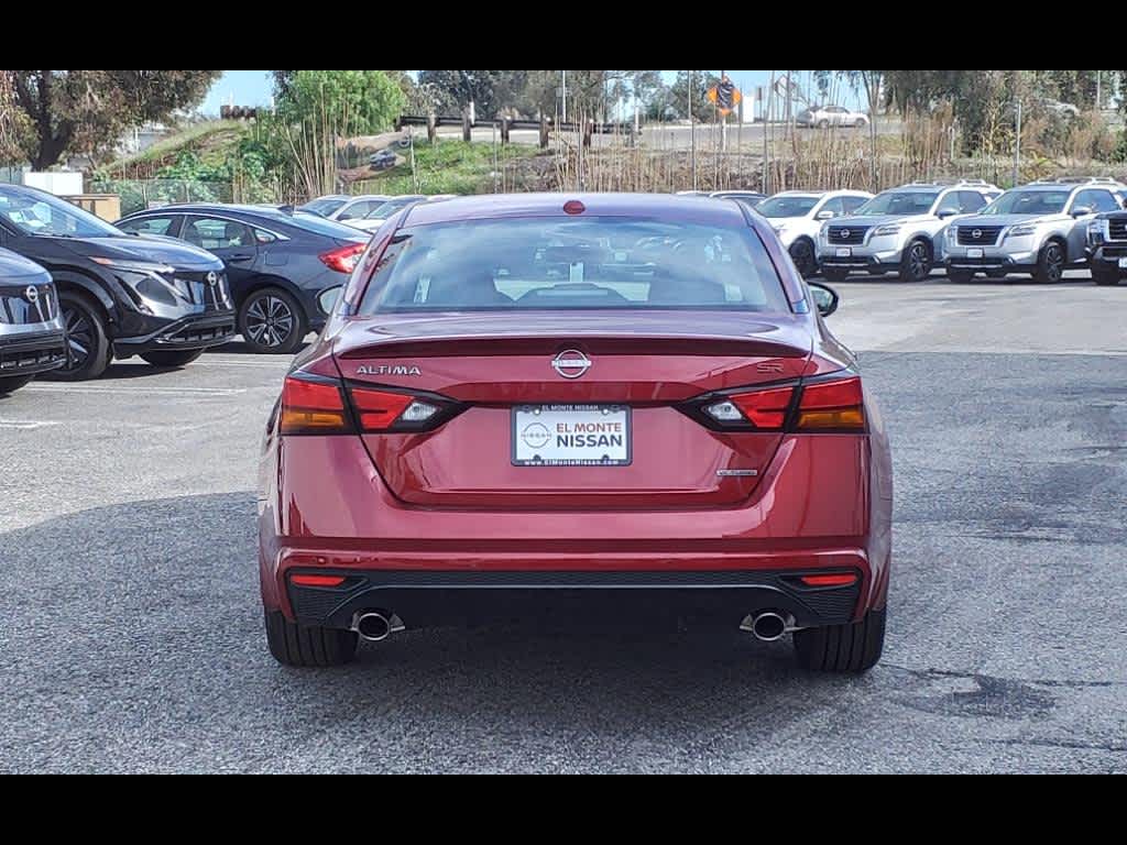 2024 Nissan Altima SR photo 4