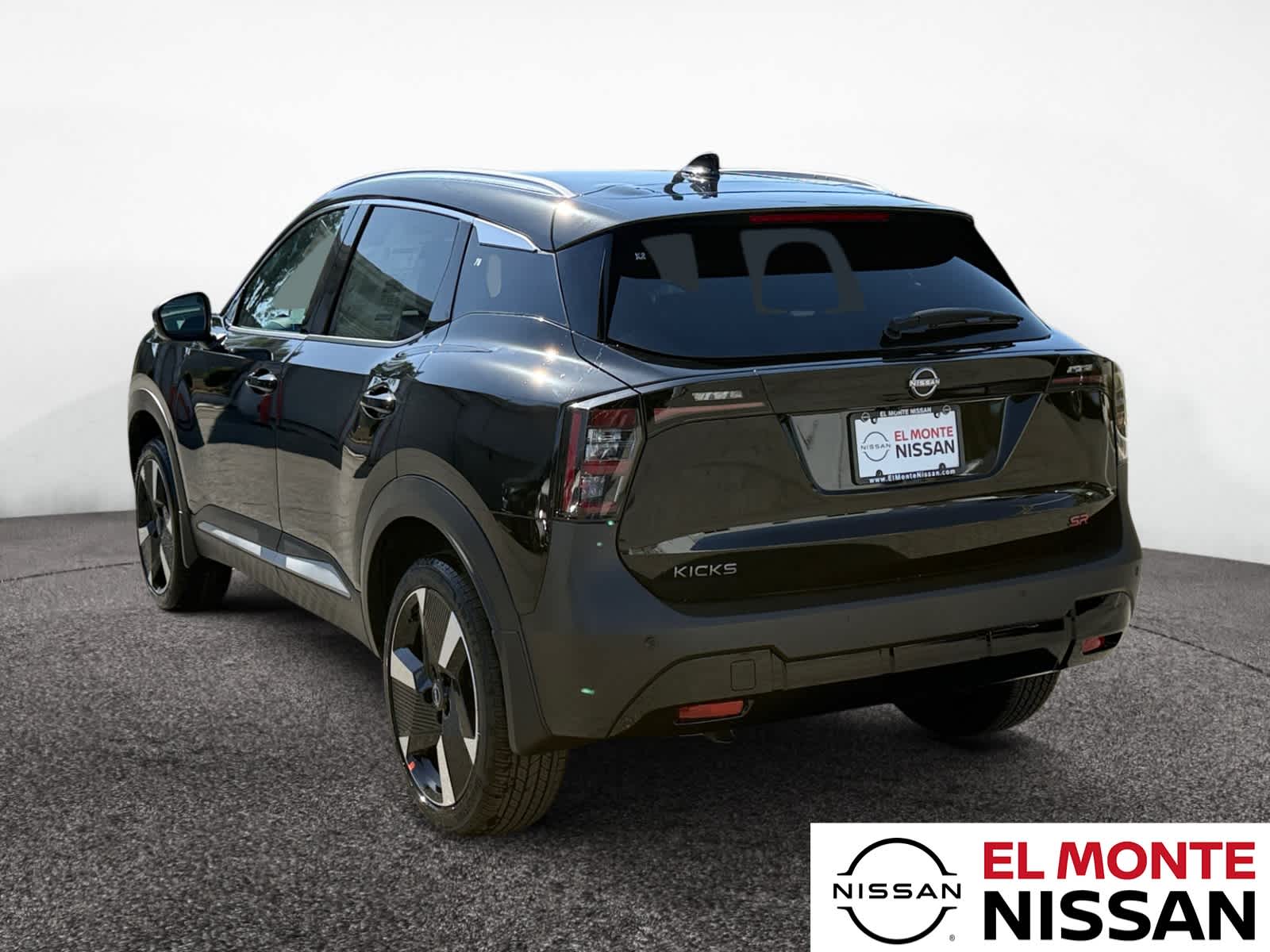 2026 Nissan Kicks SR photo 3