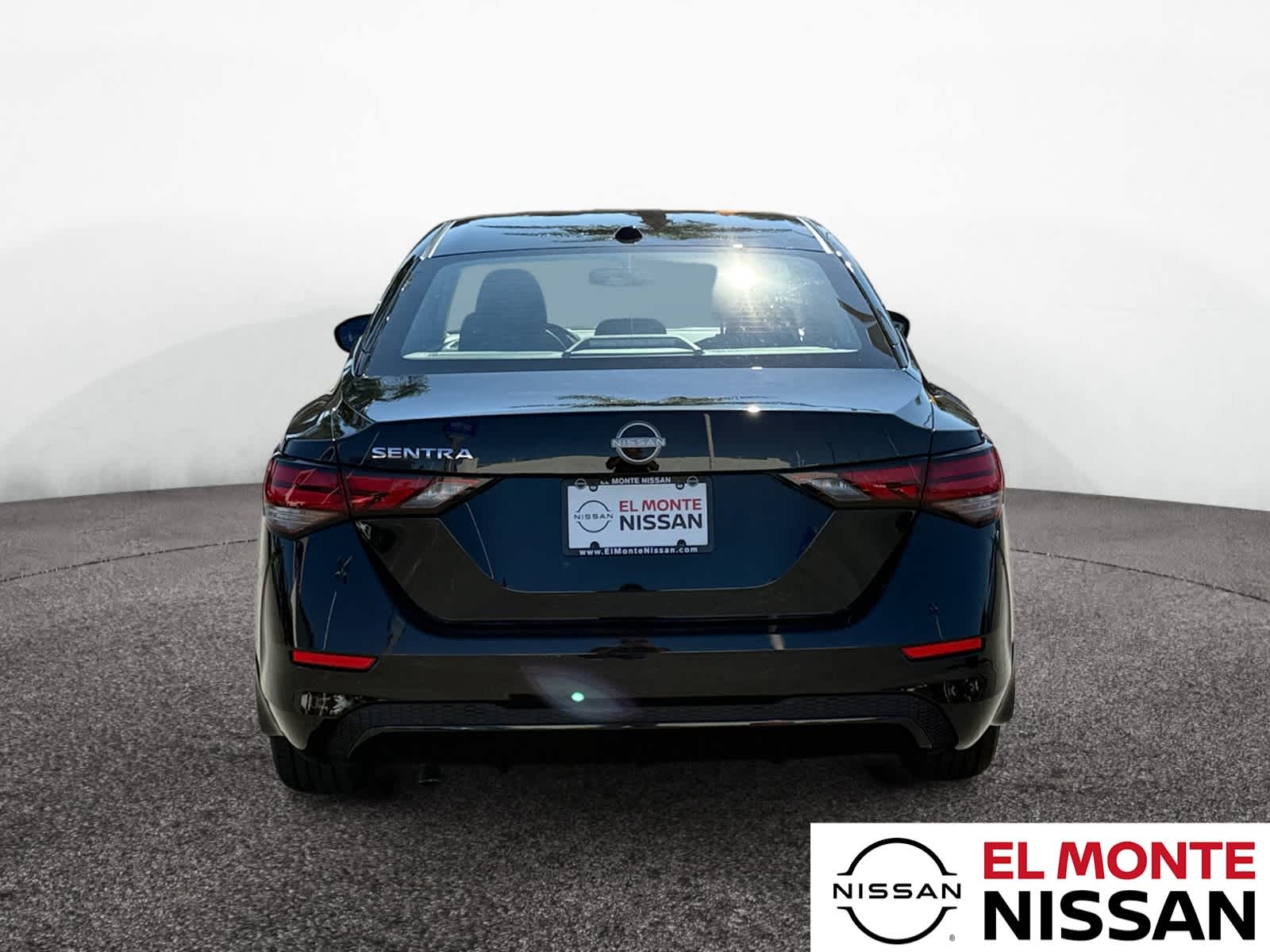 2025 Nissan Sentra SV photo 4