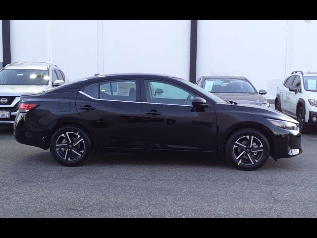 2025 Nissan Sentra SV photo 3