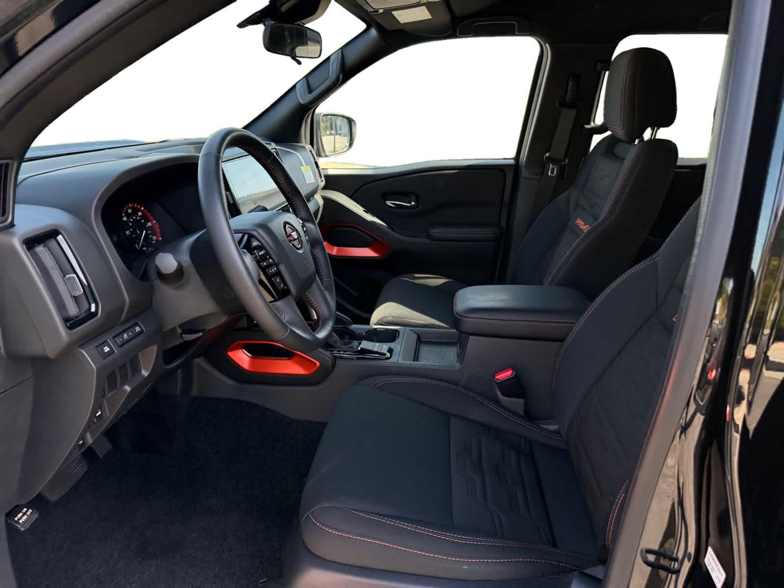 2025 Nissan Frontier PRO-4X - Photo 9