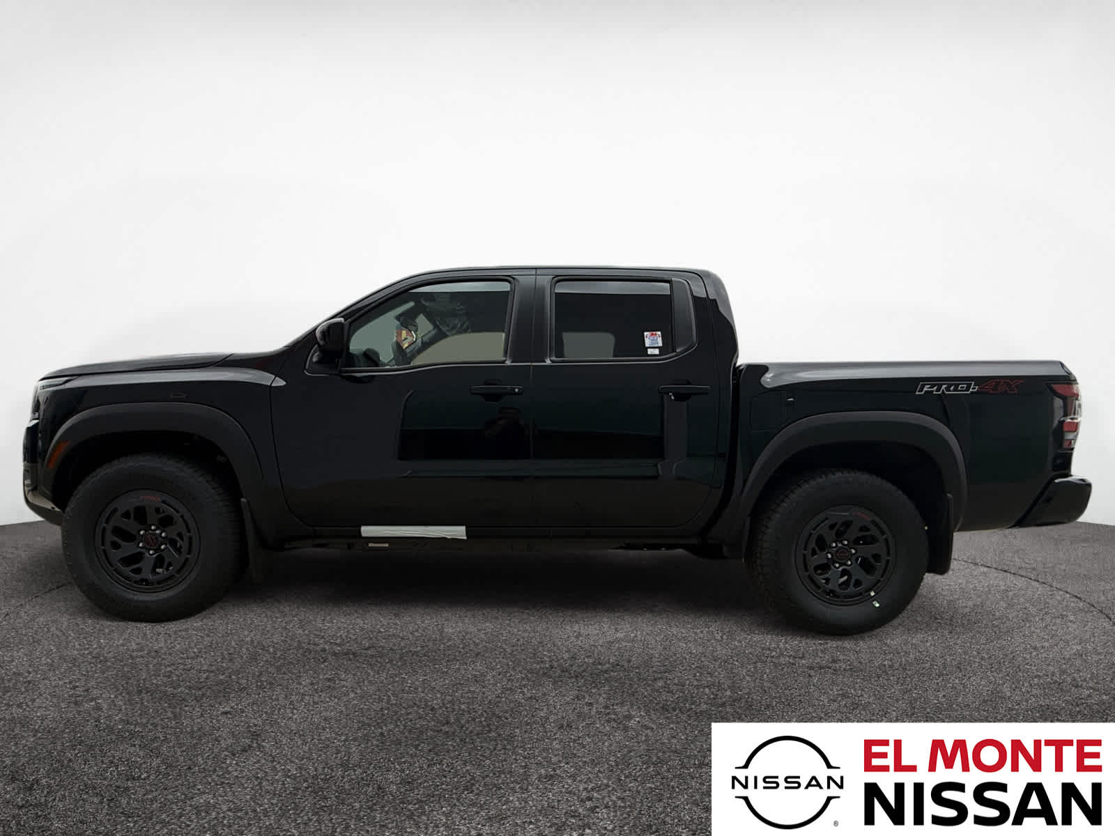 2025 Nissan Frontier PRO-4X photo 2