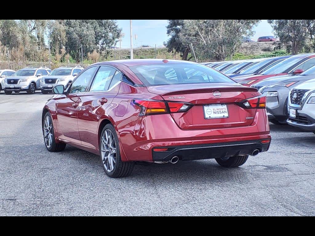 2024 Nissan Altima SR photo 3