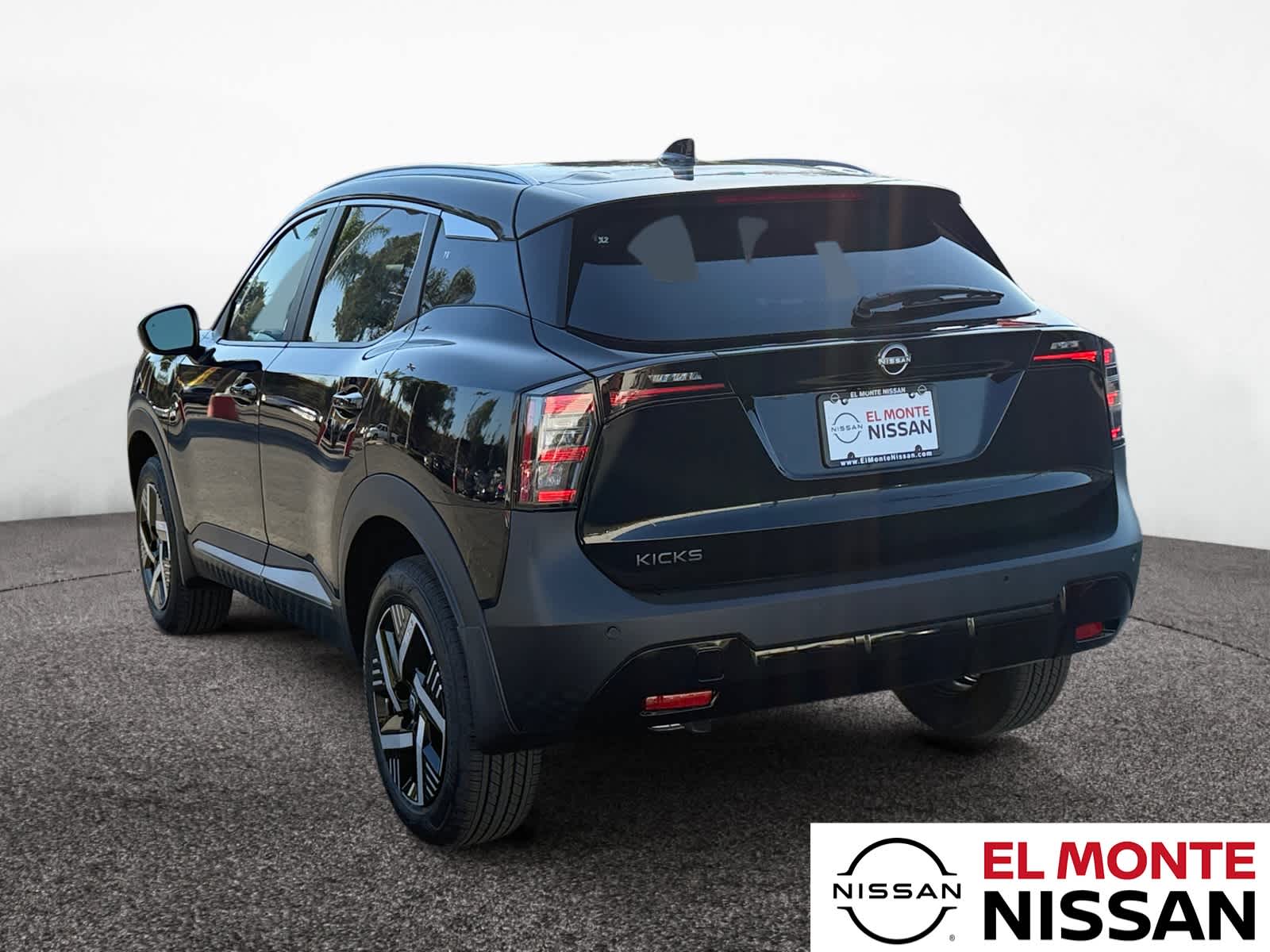 2026 Nissan Kicks SV photo 3