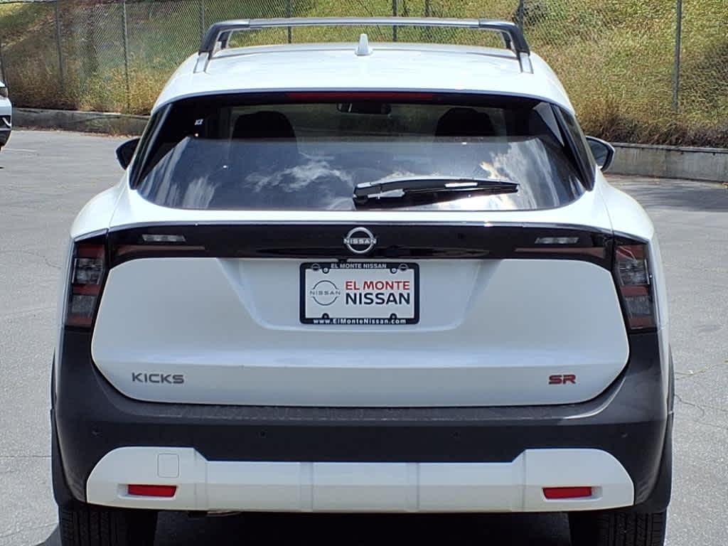 2025 Nissan Kicks SR photo 4