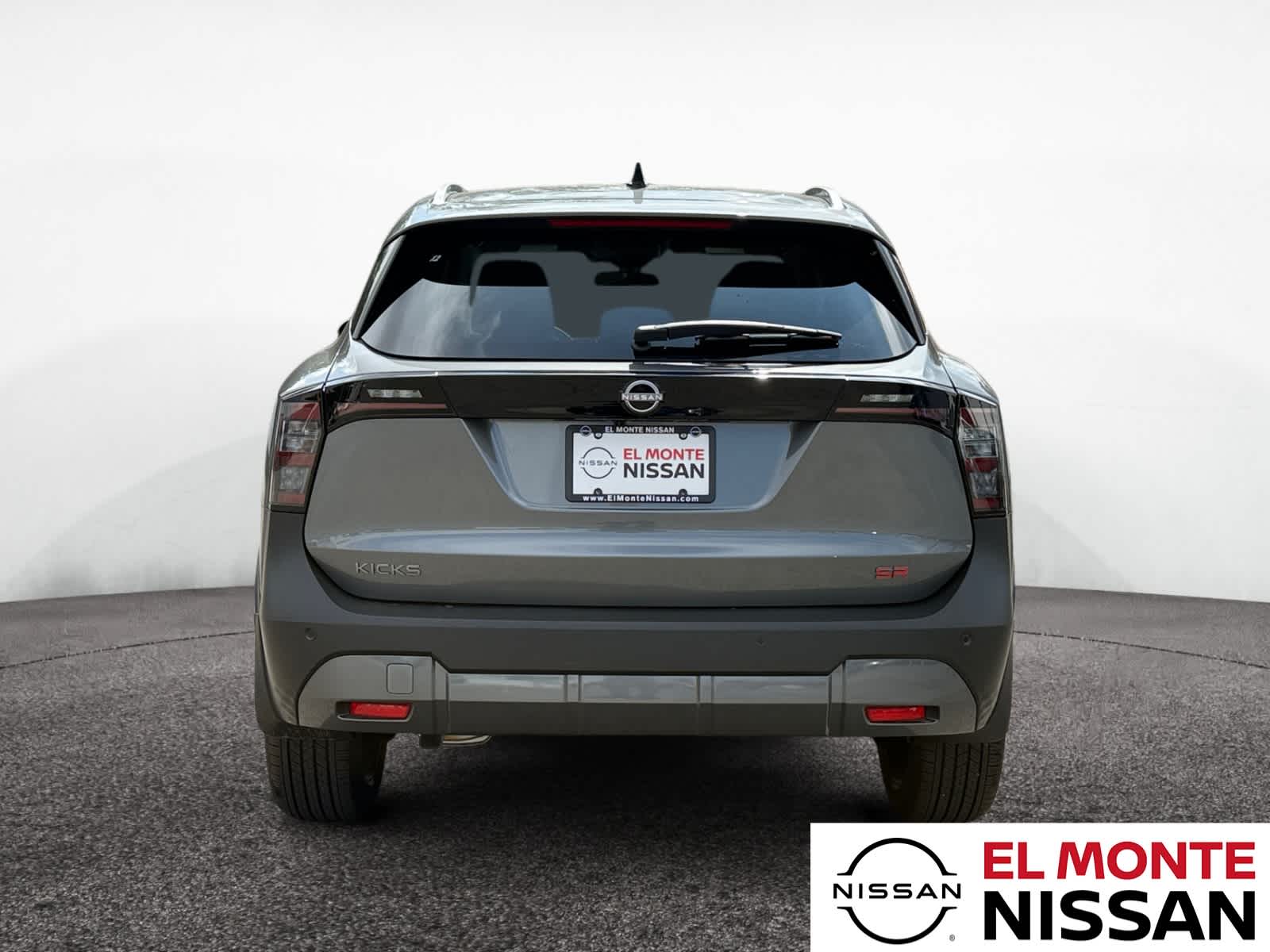 2026 Nissan Kicks SR photo 4